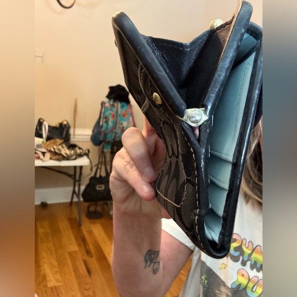 Coach Legacy French Turn Lock Wallet EUC - Picture 11 of 13